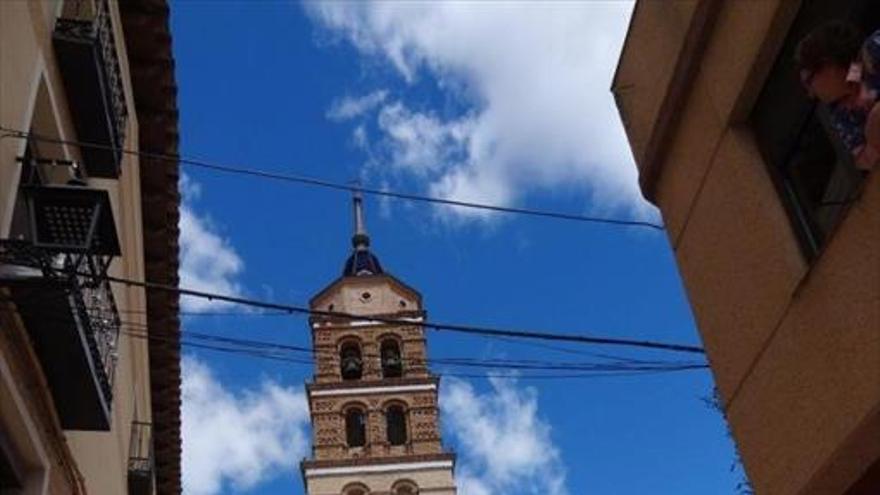 Continúa la restauración de la torre de la iglesia