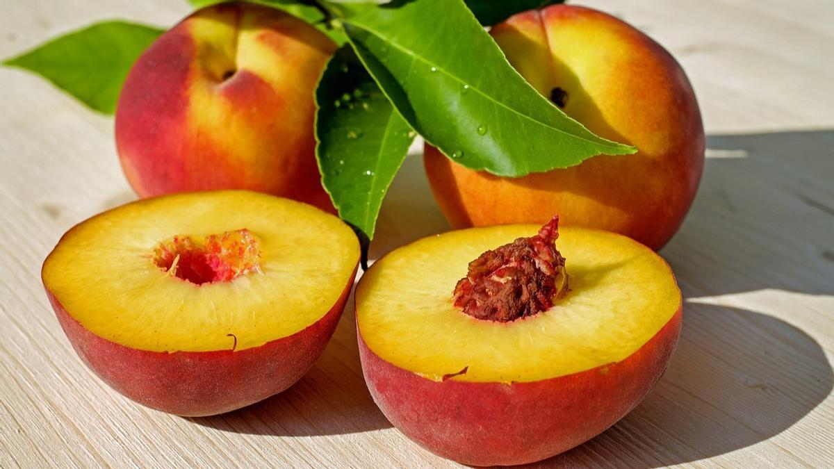 Los melocotones son una de las frutas más jugosas y dulces de la temporada de verano