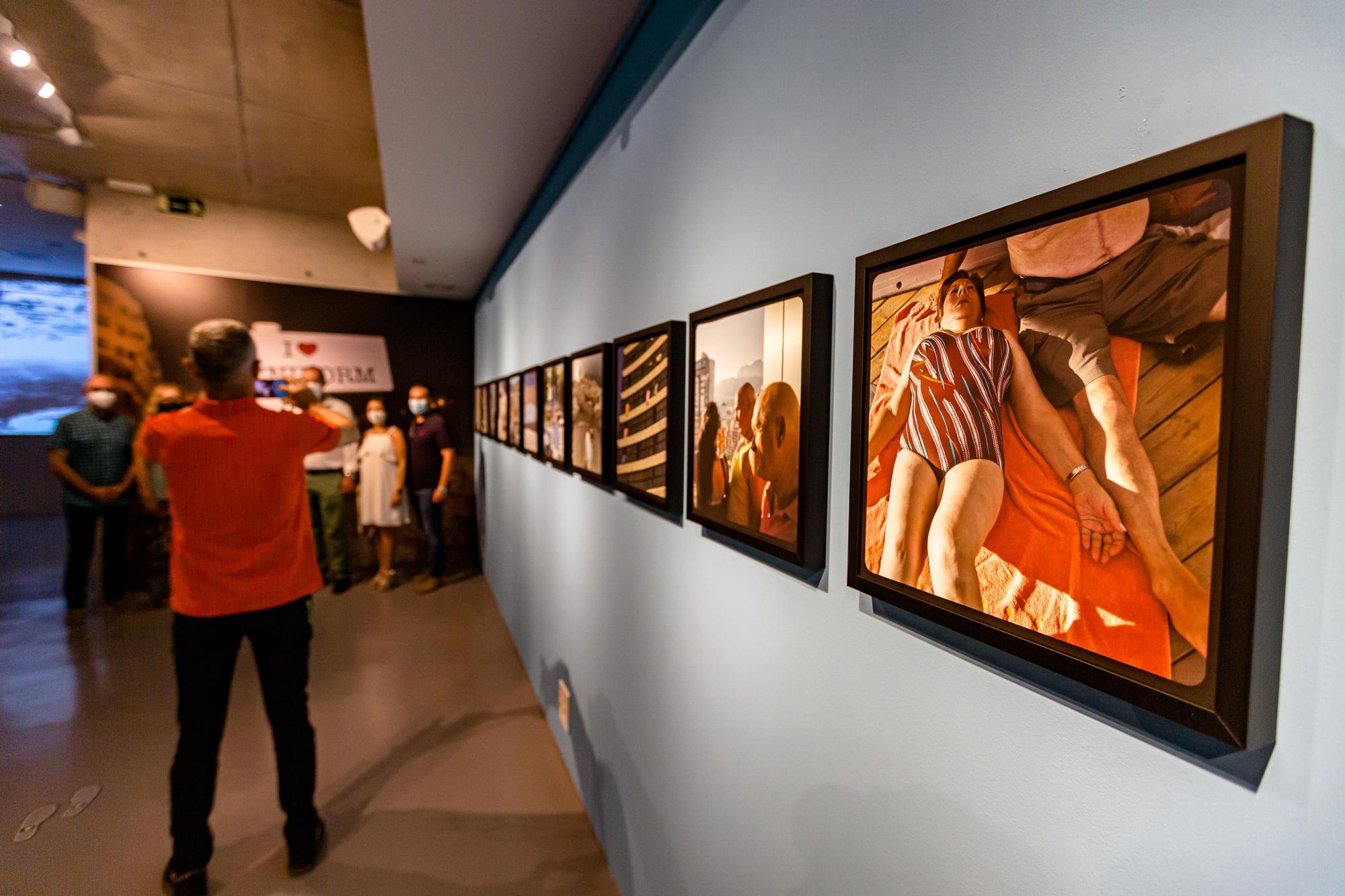 Inauguración de la exposición de Cristina de Middel, Martin Par y María Moldes en Benidorm