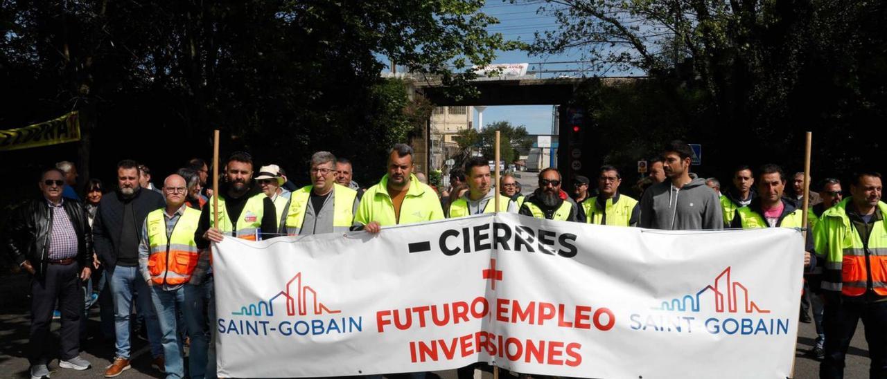 Saint-Gobain justifica los despidos en Avilés porque prevé una reducción a la mitad de sus ingresos en el plazo de tres años