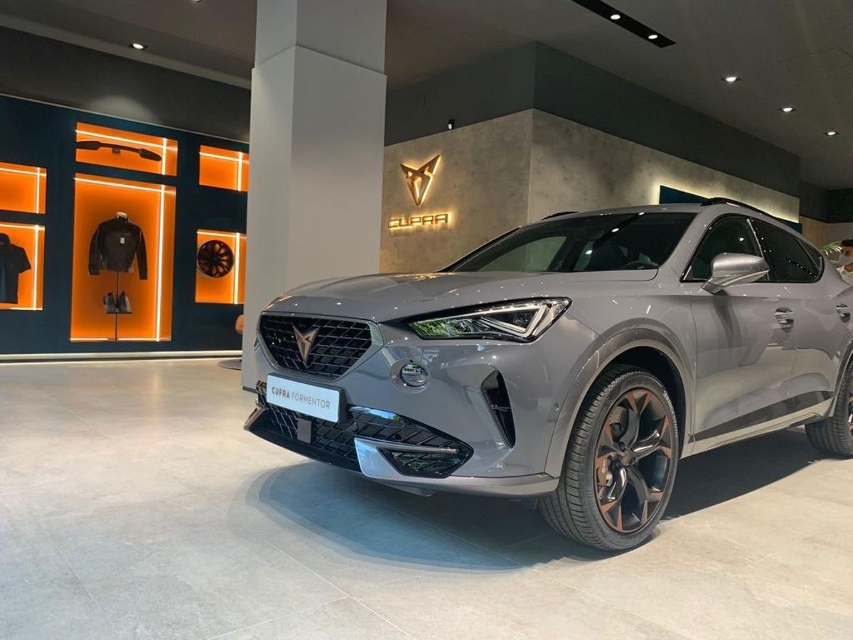 En CUPRA Garage Valencia by J.R. Valle se podrán encontrar accesorios exclusivos y piezas únicas