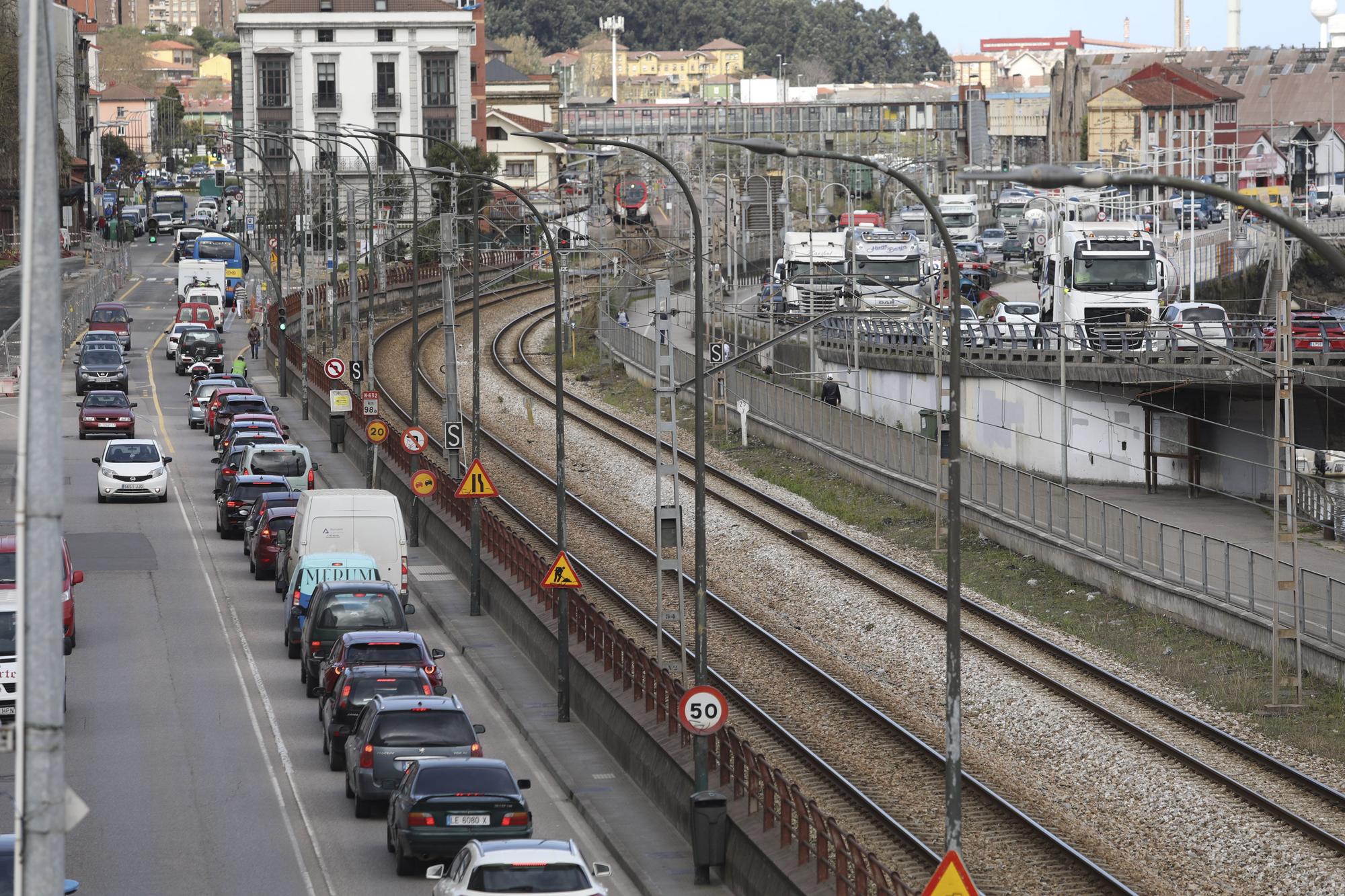 EN IMÁGENES: Así está siendo el paro del transporte en Asturias