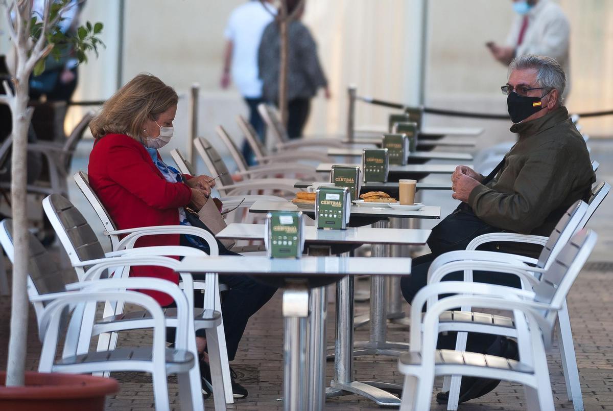 ¿Quant temps més seguirem amb la mascareta al carrer?