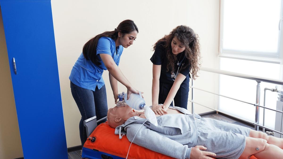 La Universidad Nebrija y Hospitales Parque impulsan un nuevo Grado en Enfermería en Baleares.