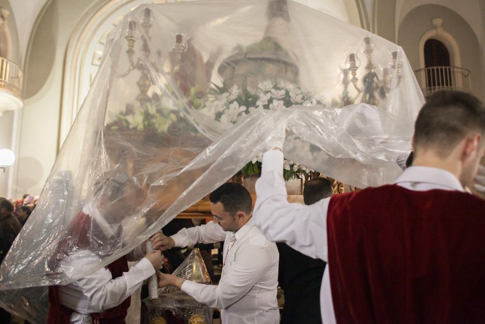 Las cofradías celebran actos en el interior de las parroquias y anulan las estaciones de penitencia