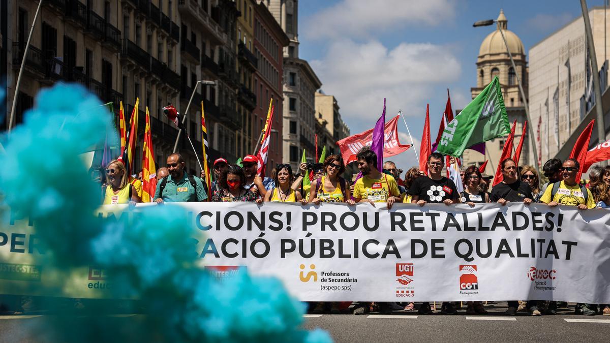 La capçalera de la manifestació de docents en una imatge d'arxiu