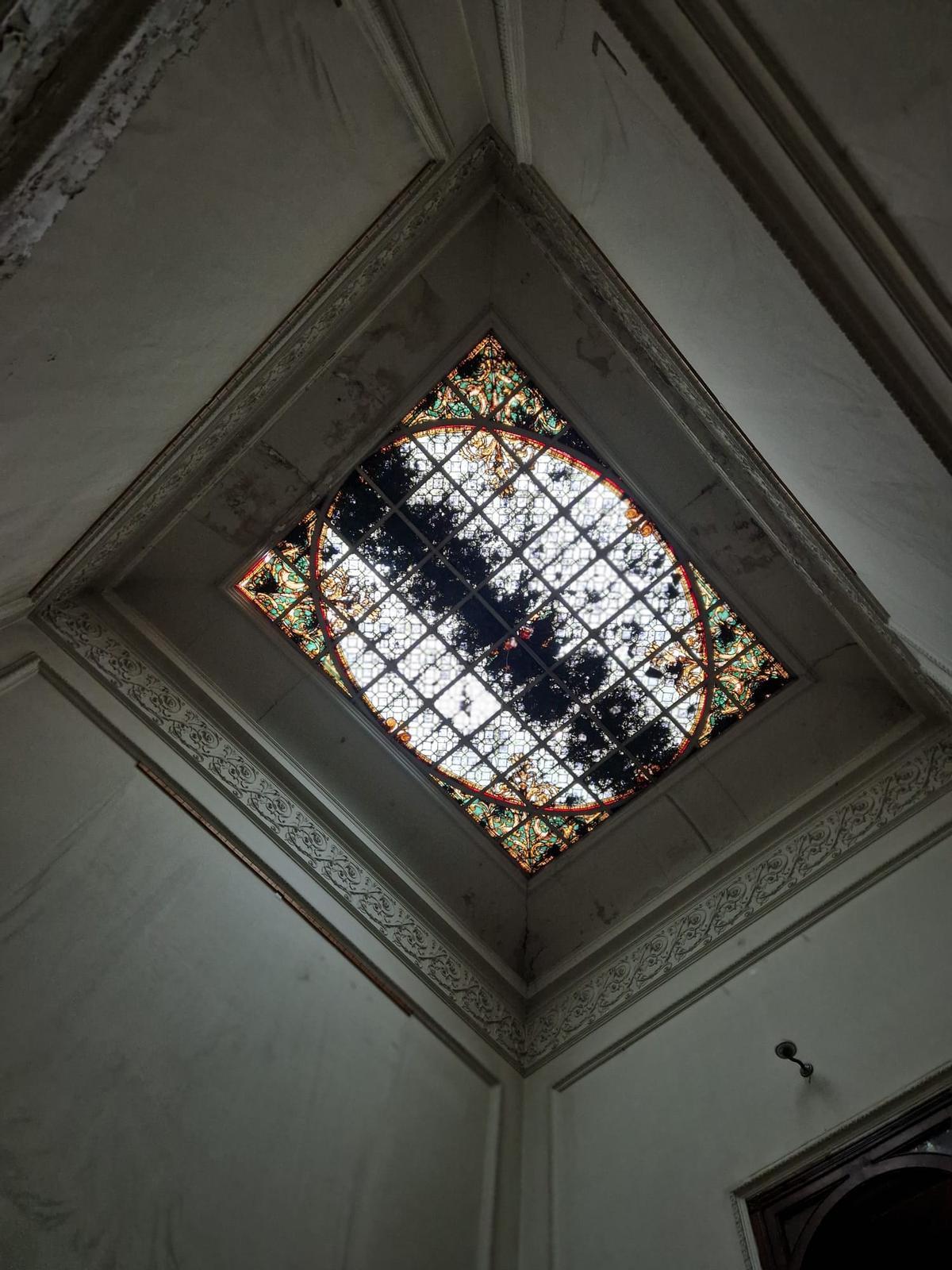 Cubiertas en mal estado y llenas de suciedad.