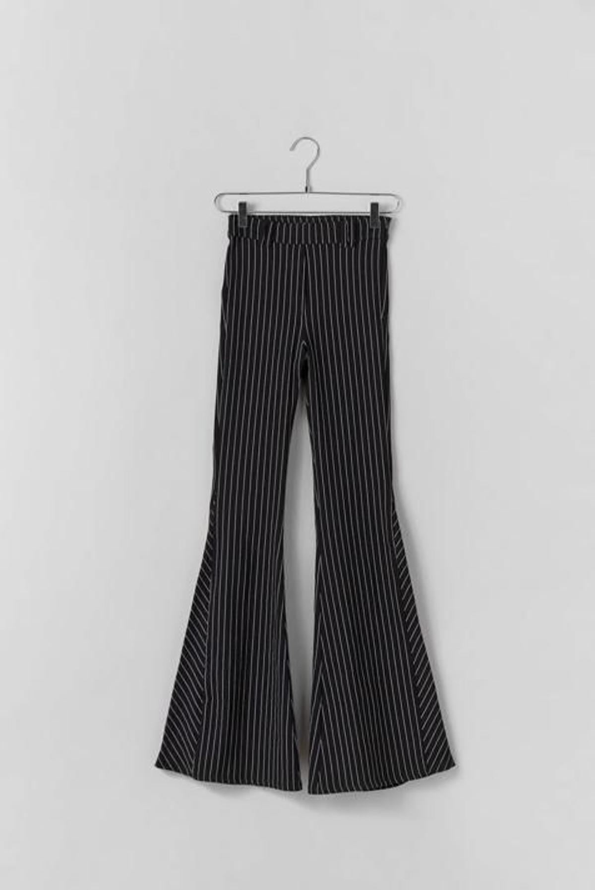 Pantalones de raya diplomática, de Bershka