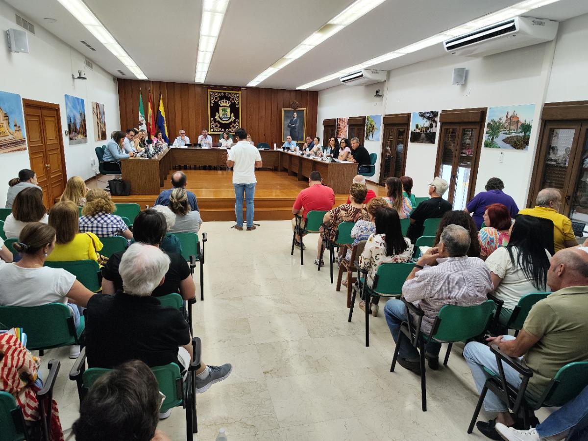 Un momento del pleno celebrado este jueves en el ayuntamiento de Palma del Río.