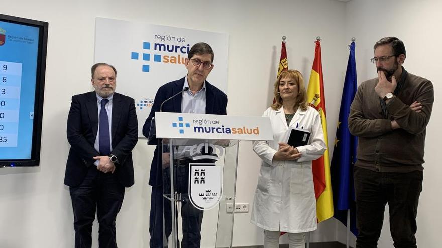 El consejero de Salud actualiza datos junto a su equipo este martes