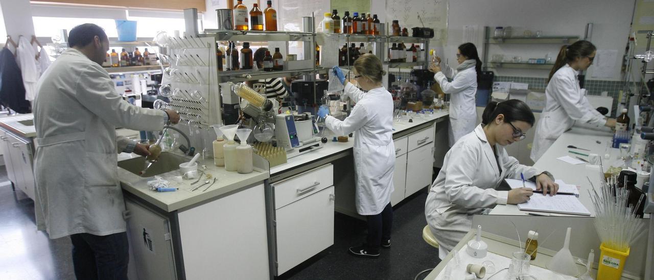 Un laboratorio de la Facultad de Química, en el campus de As Lagoas Marcosende.