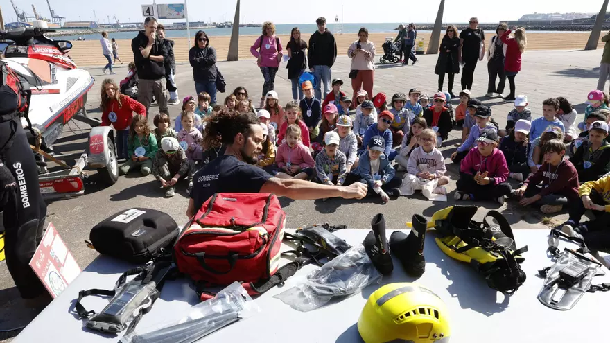 El Santa Olaya de Gijón reune a 1.000 escolares en una jornada de educación acuática: “Somos guardianes del agua”