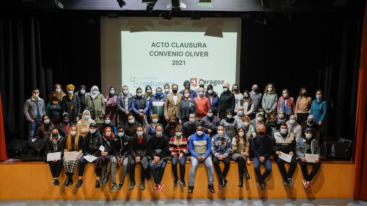 Los jóvenes que han recibido formación gracias a Adunare y el Ayuntamiento de Zaragoza.