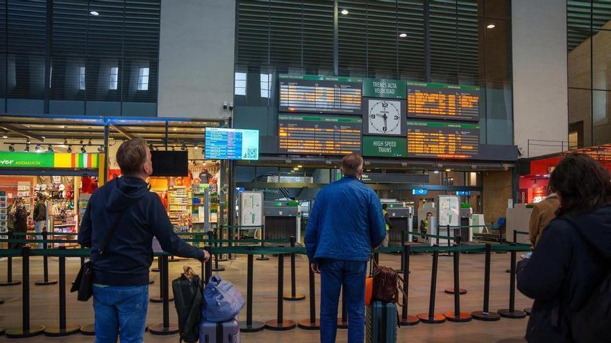 Nueva incidencia en los trenes entre Madrid y Andalucía: retrasos por un robo de cables en Castilla-La Mancha