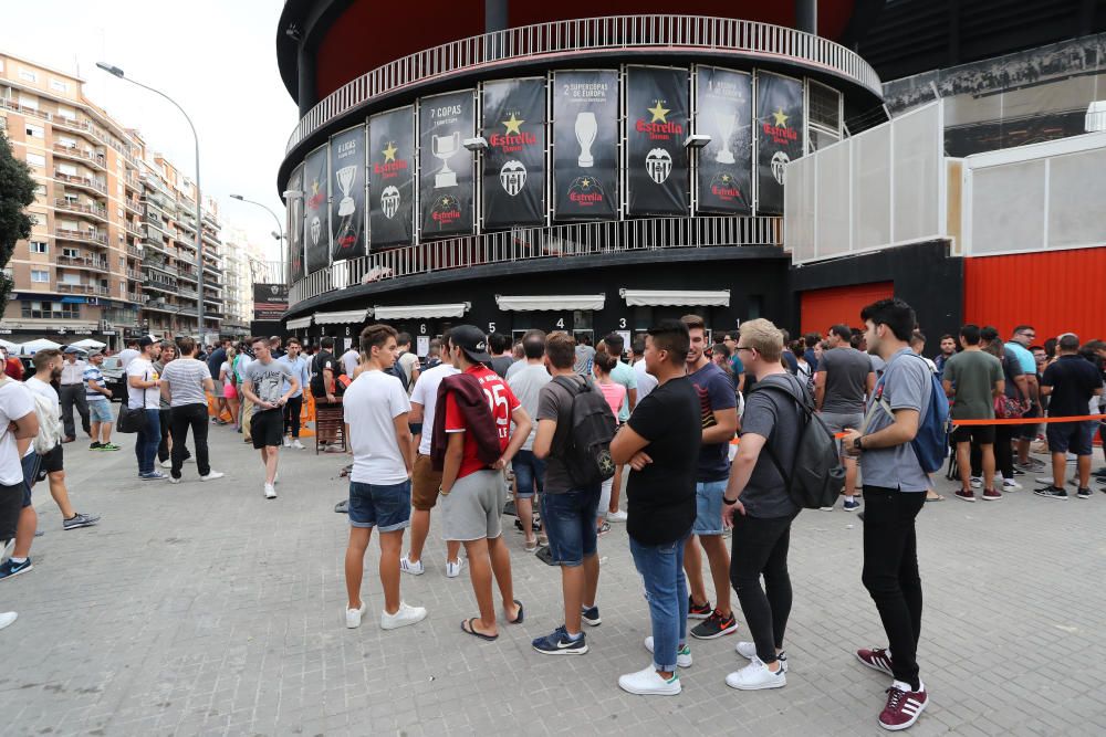 Anil Murthy, en las colas de Mestalla