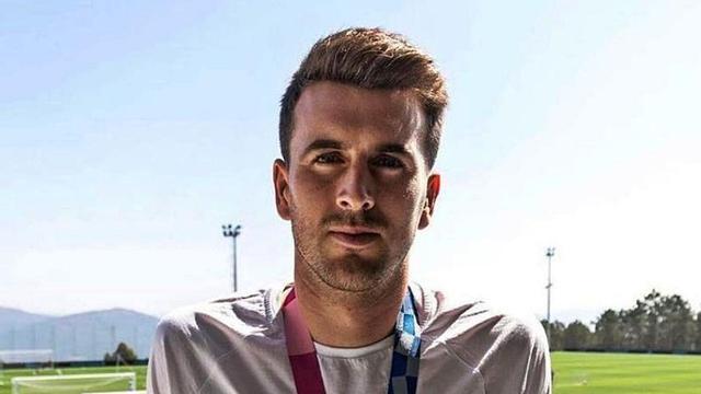 Iván Villar, ayer, en la ciudad deportiva del Celta en Mos con la medalla de plaza lograda en Tokio. | // RCCV
