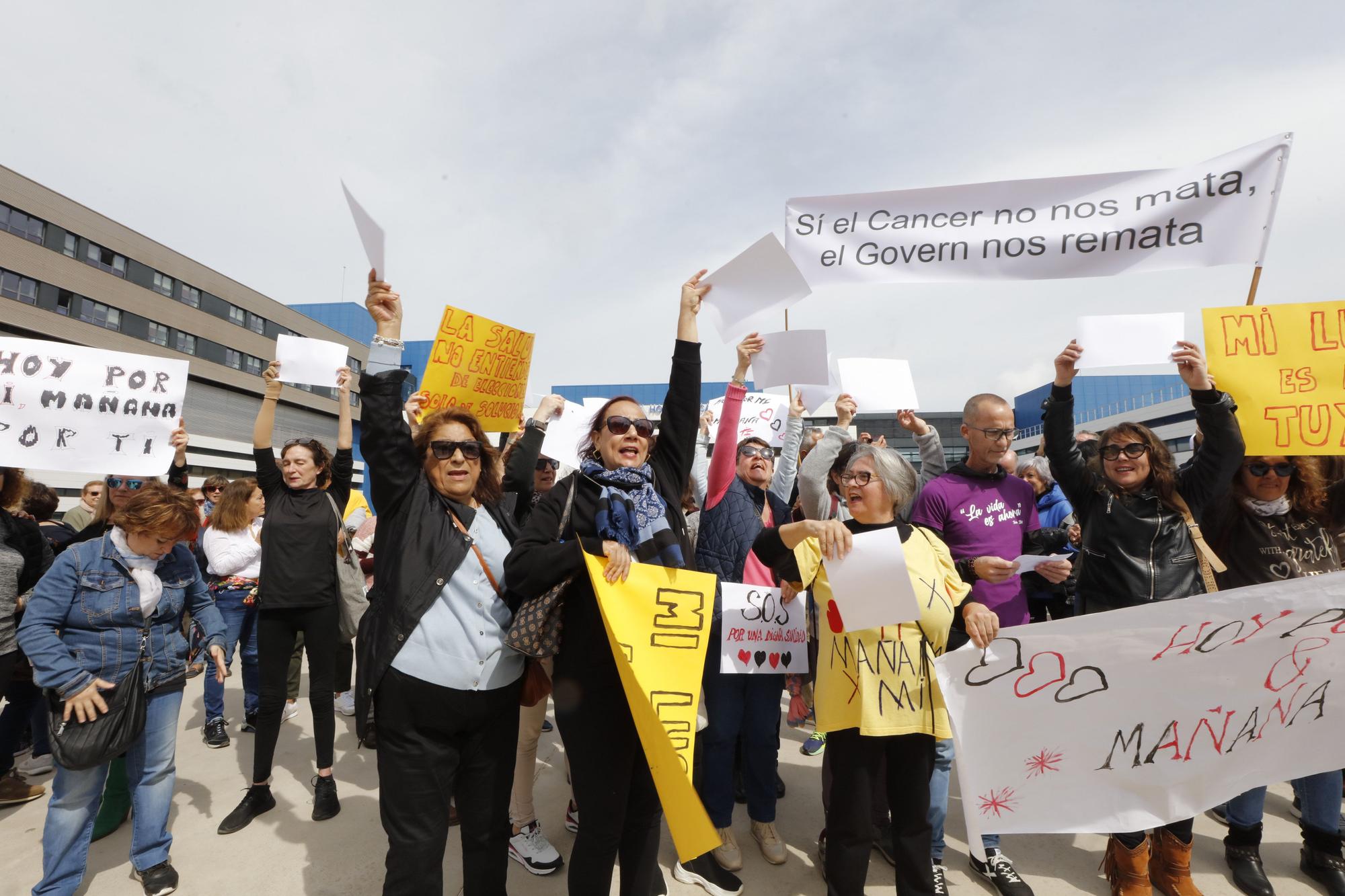 Nueva protesta de los pacientes oncológicos en Ibiza por la falta de médicos: "No vamos a parar"