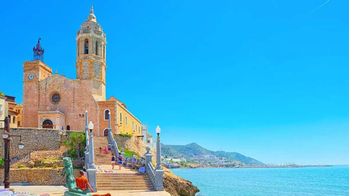 Este es el pueblo costero español que quiere imitar a Venecia cobrando a los turistas por entrar