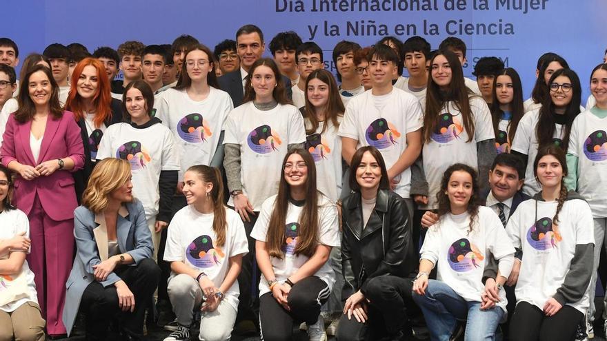 Sánchez y las ministras Morant y Alegría llaman en A Coruña a fomentar las vocaciones científicas femeninas