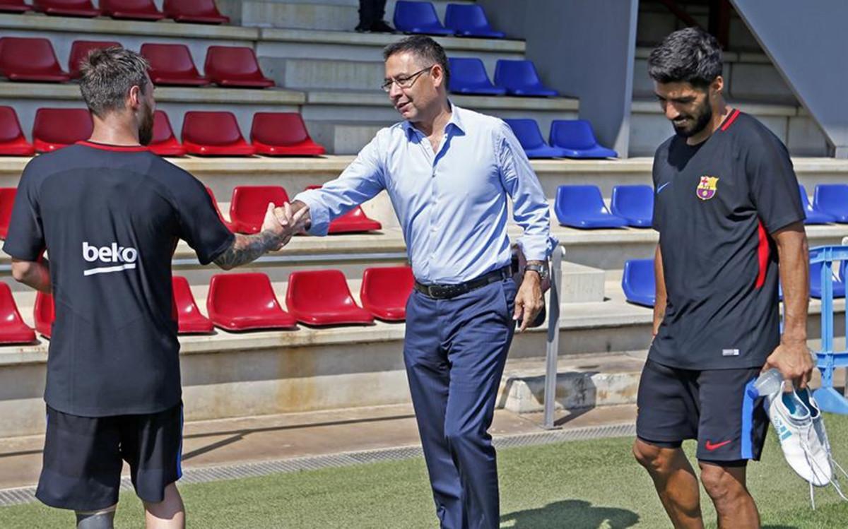 Bartomeu saluda a Leo Messi en la Ciutat Esportiva este pasado mes de julio