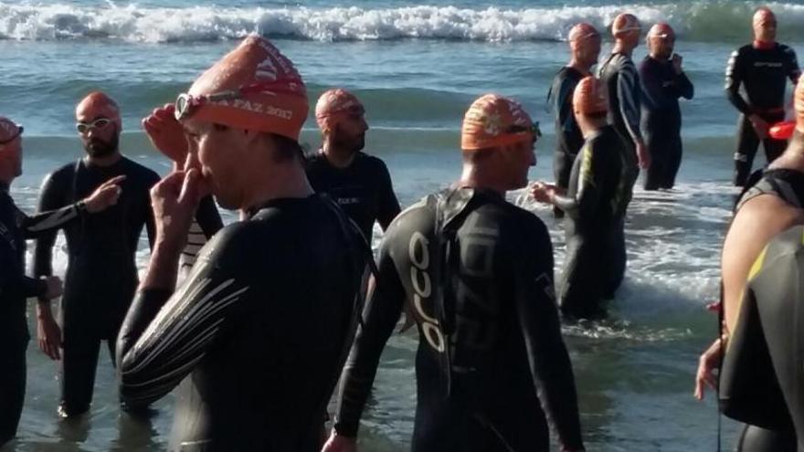 350 nadadores de aguas abiertas de toda España participan en la IX Travesía Solidaria Santa Faz