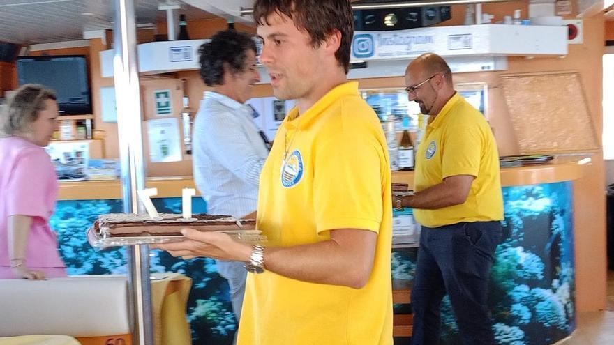 Los catamaranes mecos siguen sin tripulación suficiente para el verano