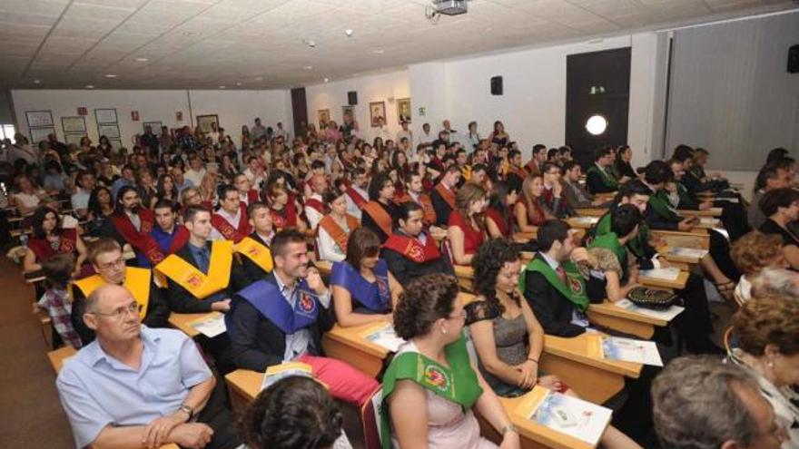 Imágenes del acto de graduación de las siete titulaciones, ayer en el salón de actos de la Escuela Politécnica Superior de Orihuela (EPSO).