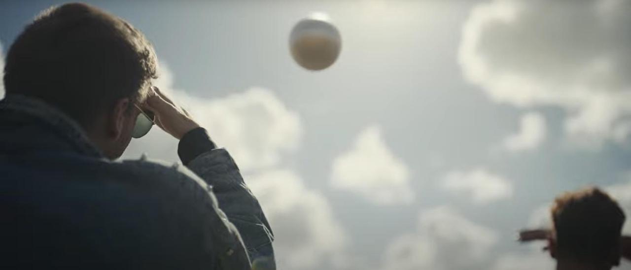 Captura del anuncio de U2 en la Superbowl.