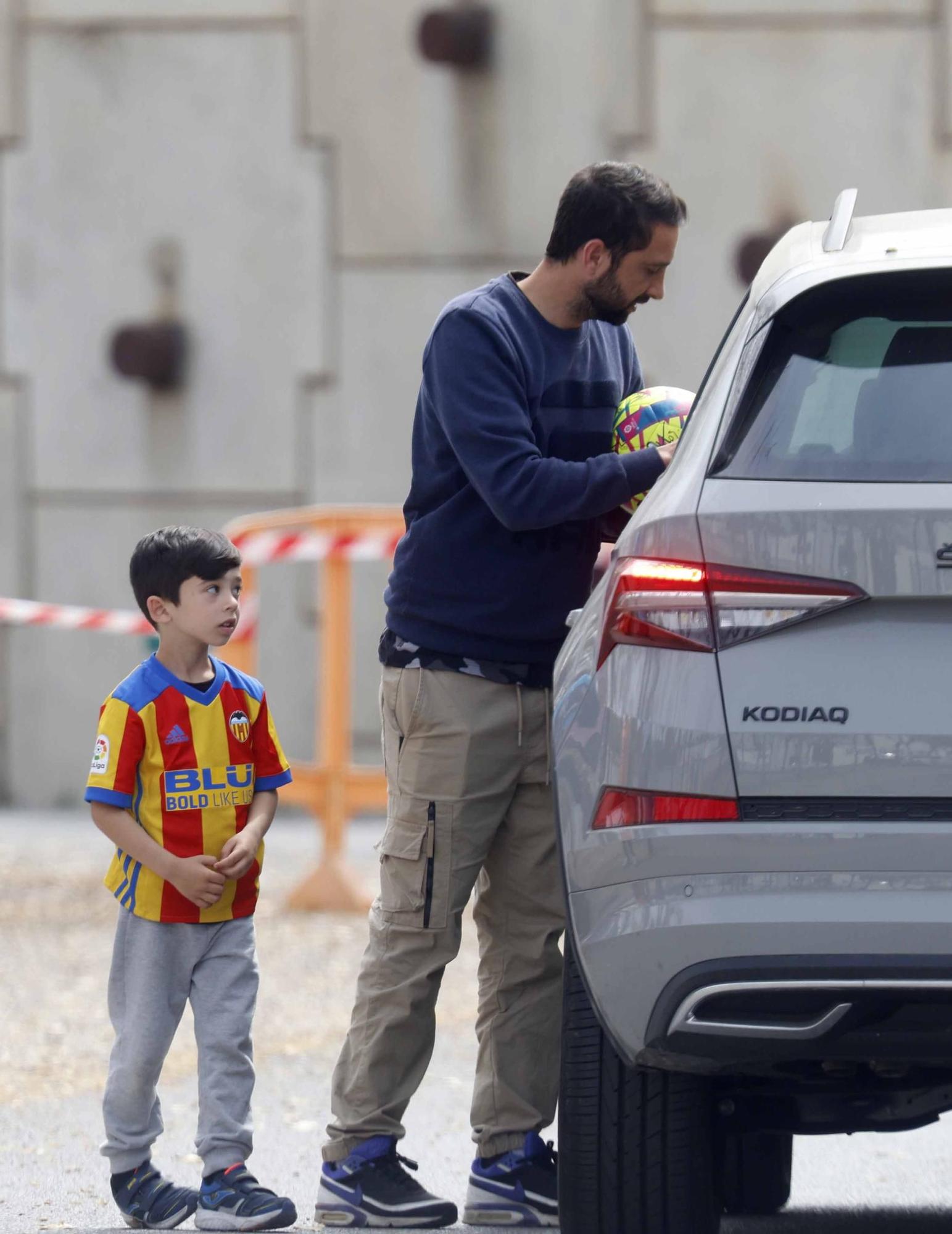 Caras largas en Paterna, tras la derrota de ayer en Almería