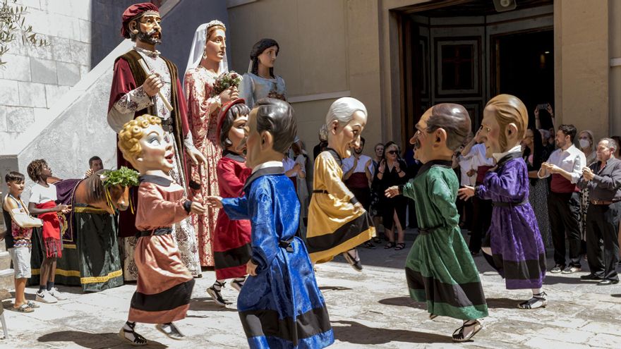 Ballada davant l'església de la imatgeria de les festes de Viserta, l'any passat