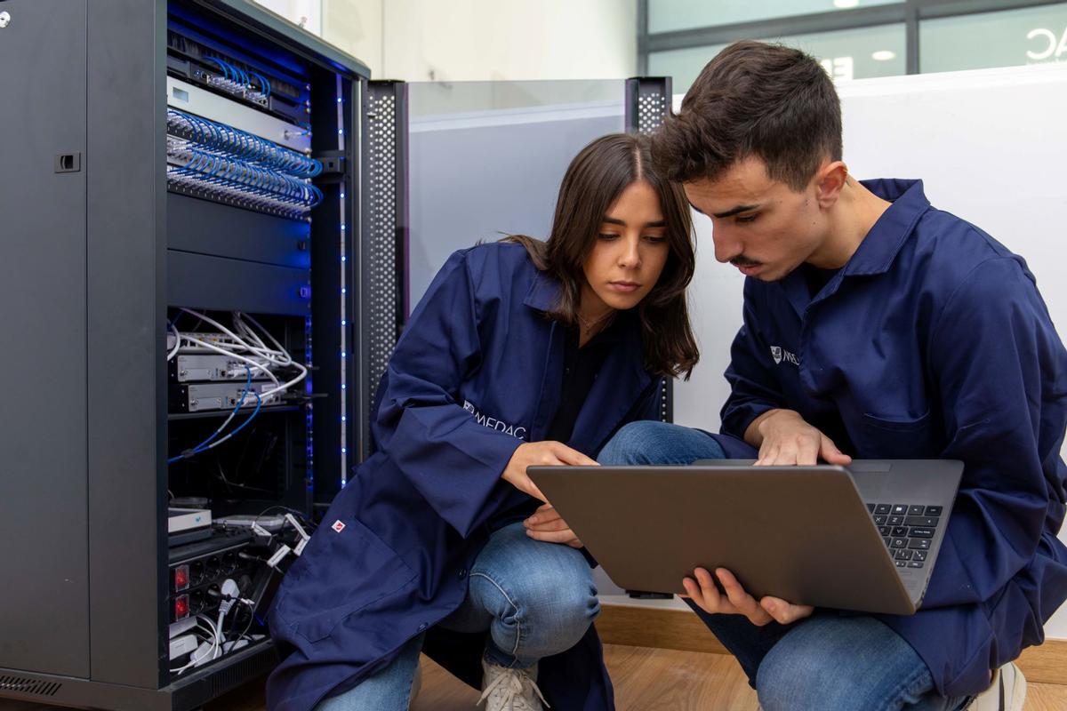 Las titulaciones relacionadas con la tecnología también cuentan con alta demanda de perfiles profesionales