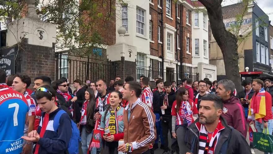 La afición del Atlético se vuelca antes del duelo ante el Arsenal
