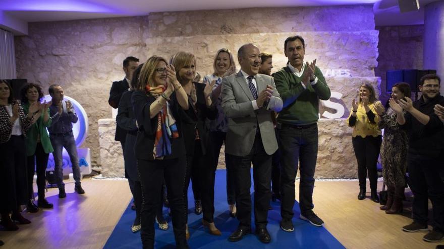 El PP insiste en situarse como única alternativa fiable en la derecha