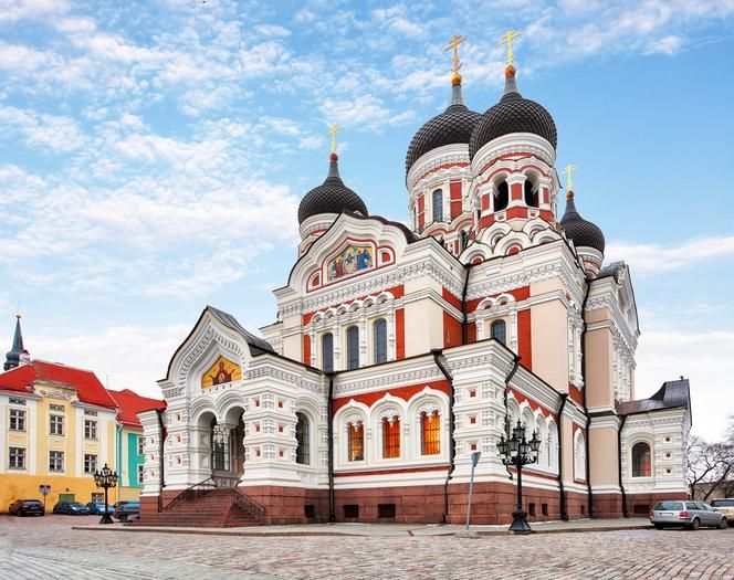 La catedral de Alejandro Nevski está ubicada en Toompea, en el centro histórico de Tallin.