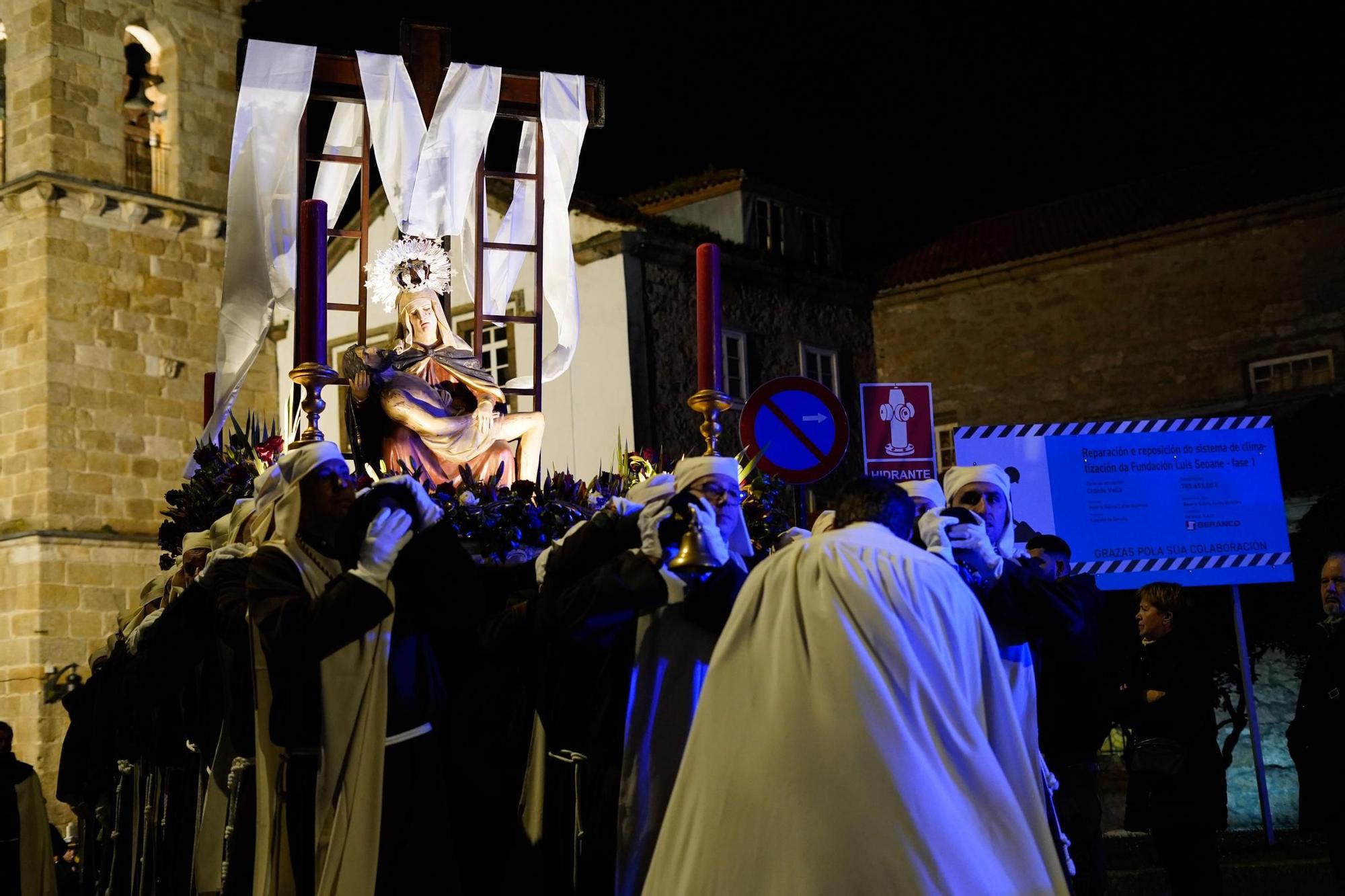 La Piedad recorre las calles de la Ciudad Vieja en la cuarta jornada de procesiones