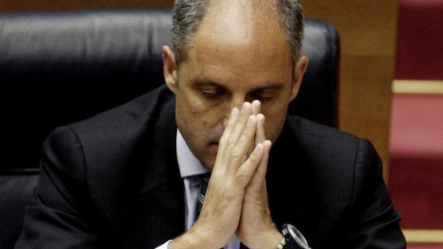 El presidente de la Generalitat, Francisco Camps, durante la sesión de control celebrada hoy en el pleno de las Cortes Valencianas.