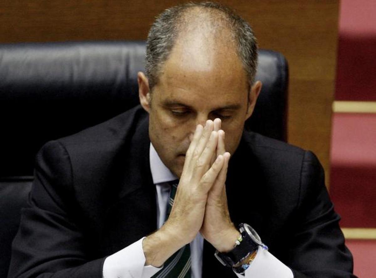 El presidente de la Generalitat, Francisco Camps, durante la sesión de control celebrada hoy en el pleno de las Cortes Valencianas.