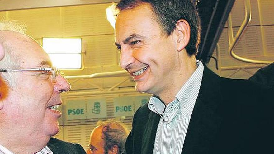 Vicente Álvarez Areces y José Luis Rodríguez Zapatero, el sábado, en el comité federal del PSOE.