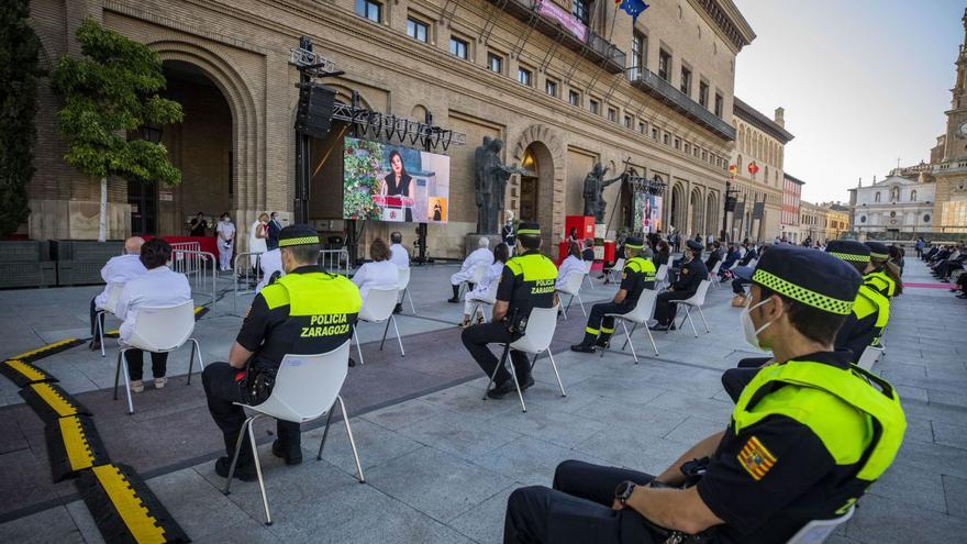 Agentes de la Policía Local, uno de los servicios más afectados por el covid en el consistorio, en julio de 2020 en el homenaje a las víctimas de la pandemia.