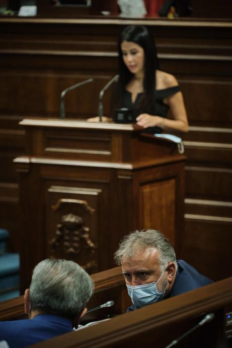 Pleno en el Parlamento de Canarias