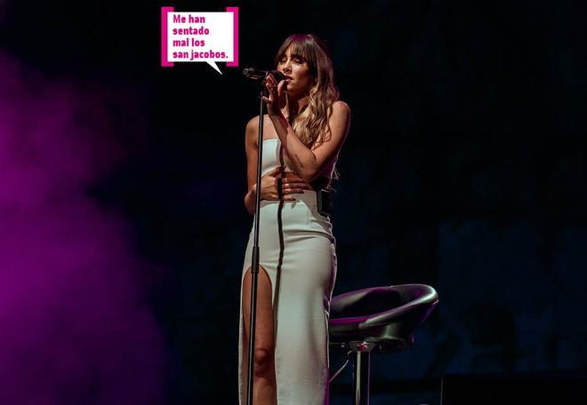 Aitana con look blanco en su concierto en Marbella