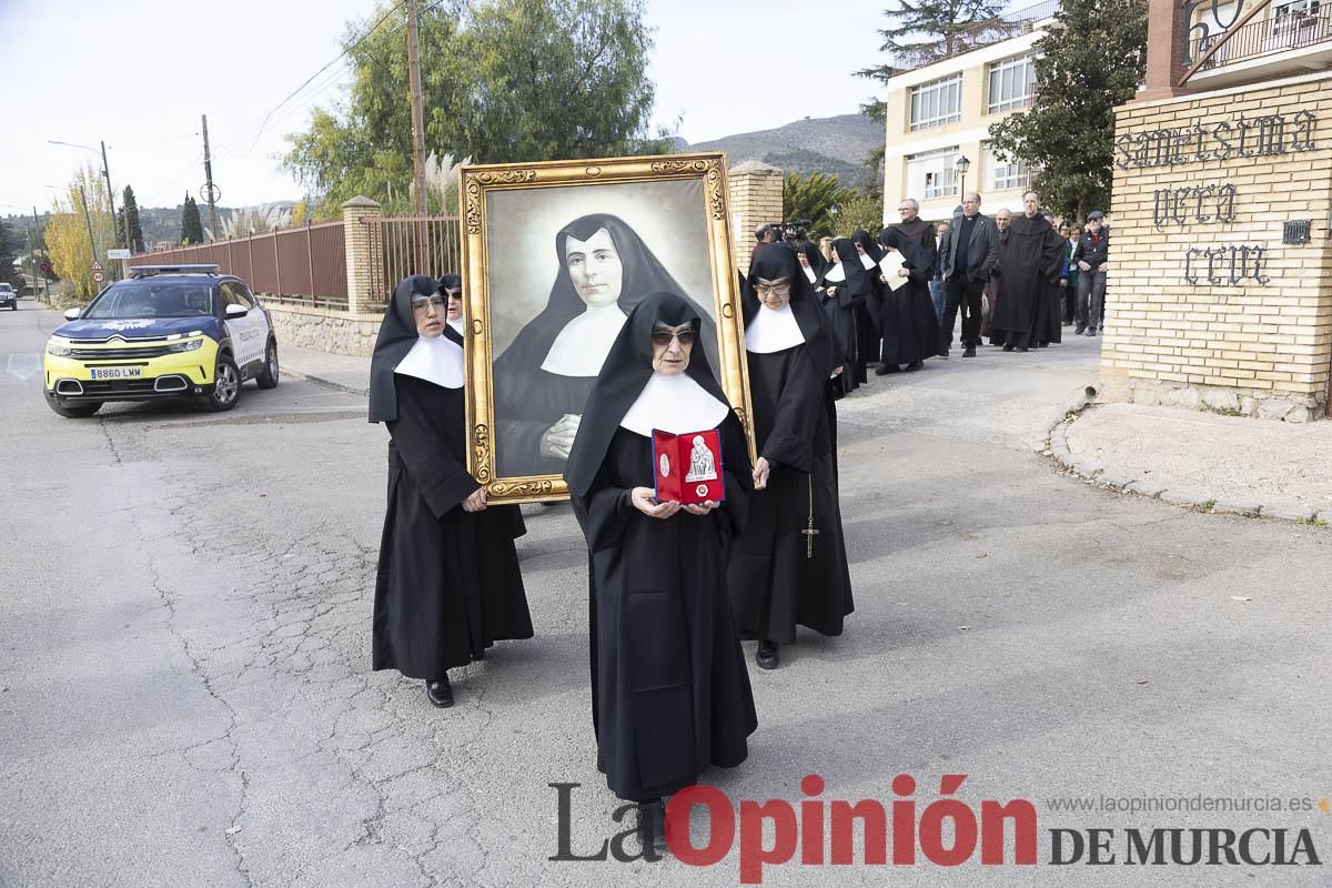 Así ha sido el traslado del cuatro y la reliquia de Santa Teresa de Jornet desde el Asilo hasta la Parroquia de la Concepción en Caravaca