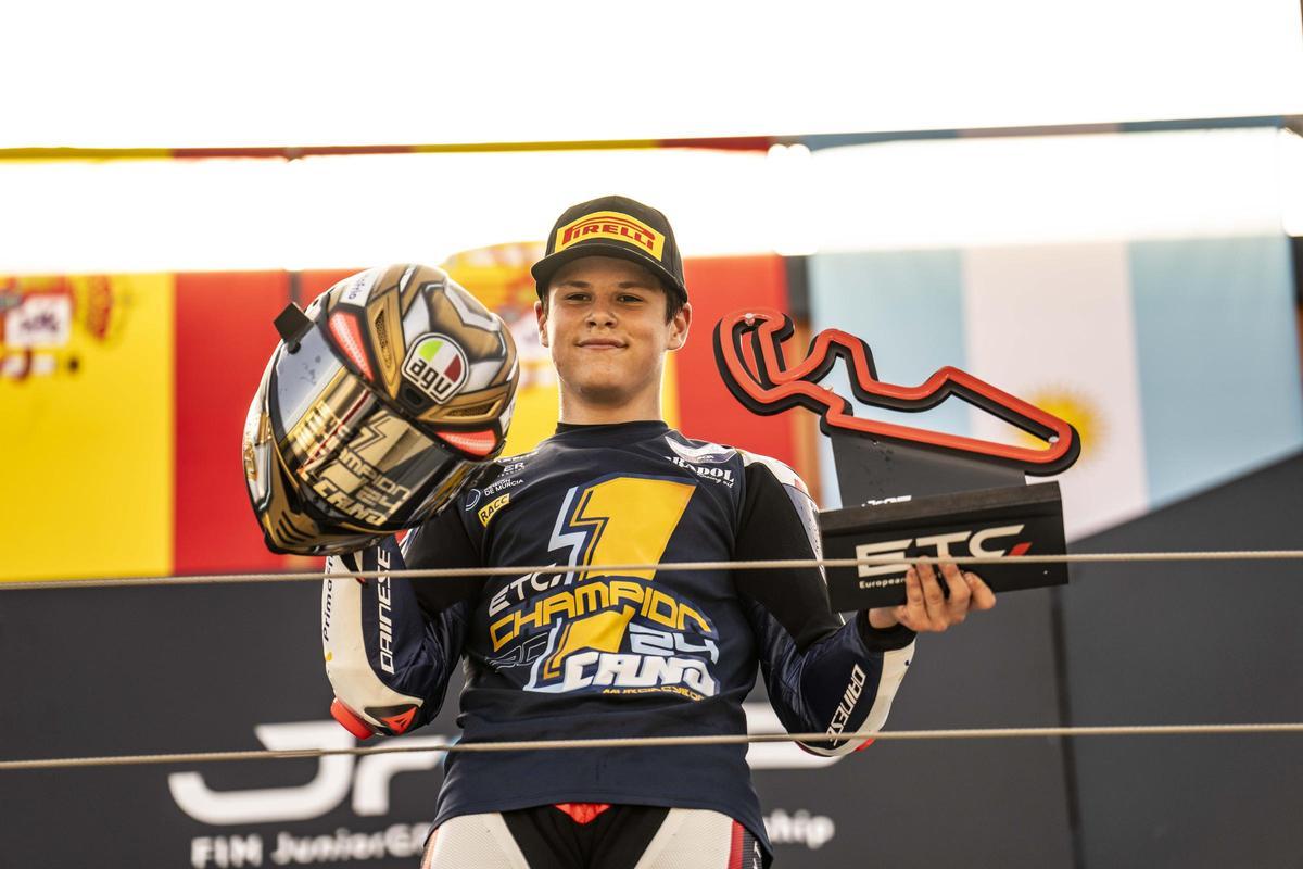 Carlos Cano, celebrando su triunfo en la European Talent Cup