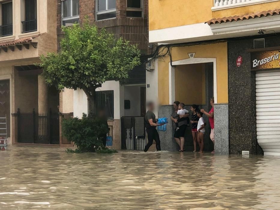 Imagen del despliegue militar en la Vega Baja para auxiliar a vecinos afectados por la gota fría.