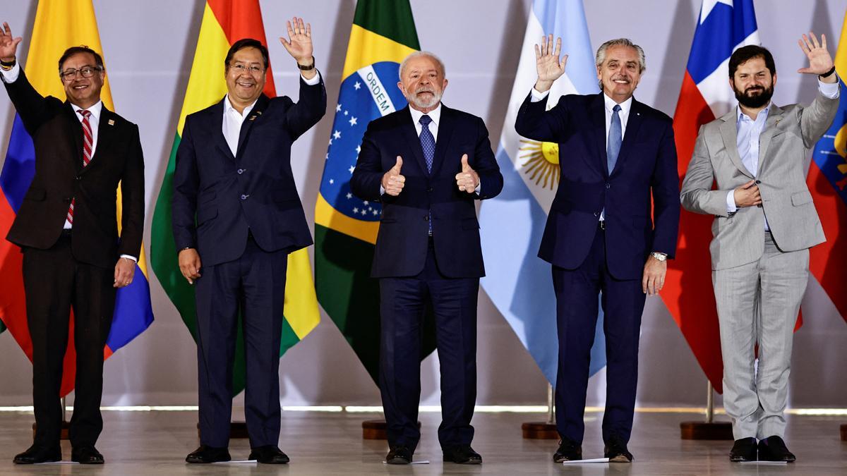 De izquierda a derecha, el presidente de Colombia (Petro), Bolivia (Luis Arce), Brasil (Lula da Silva), Argentina (Alberto Fernández) y Chile (Gabriel Boric).