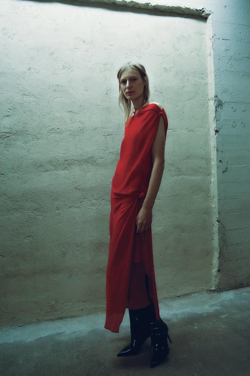 Vestido túnica asimétrica roja de Zara