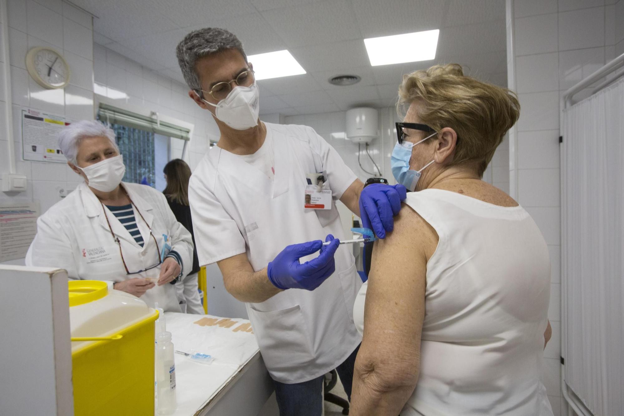 Los mayores de 90 años se vacunan contra el covid