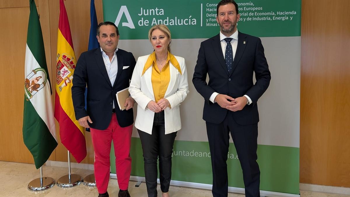 Javier Romero, Carolina España y Antonio García Acedo , en la presentación del proyecto de las fábricas de Hygreen y Sermatec en Humilladero.