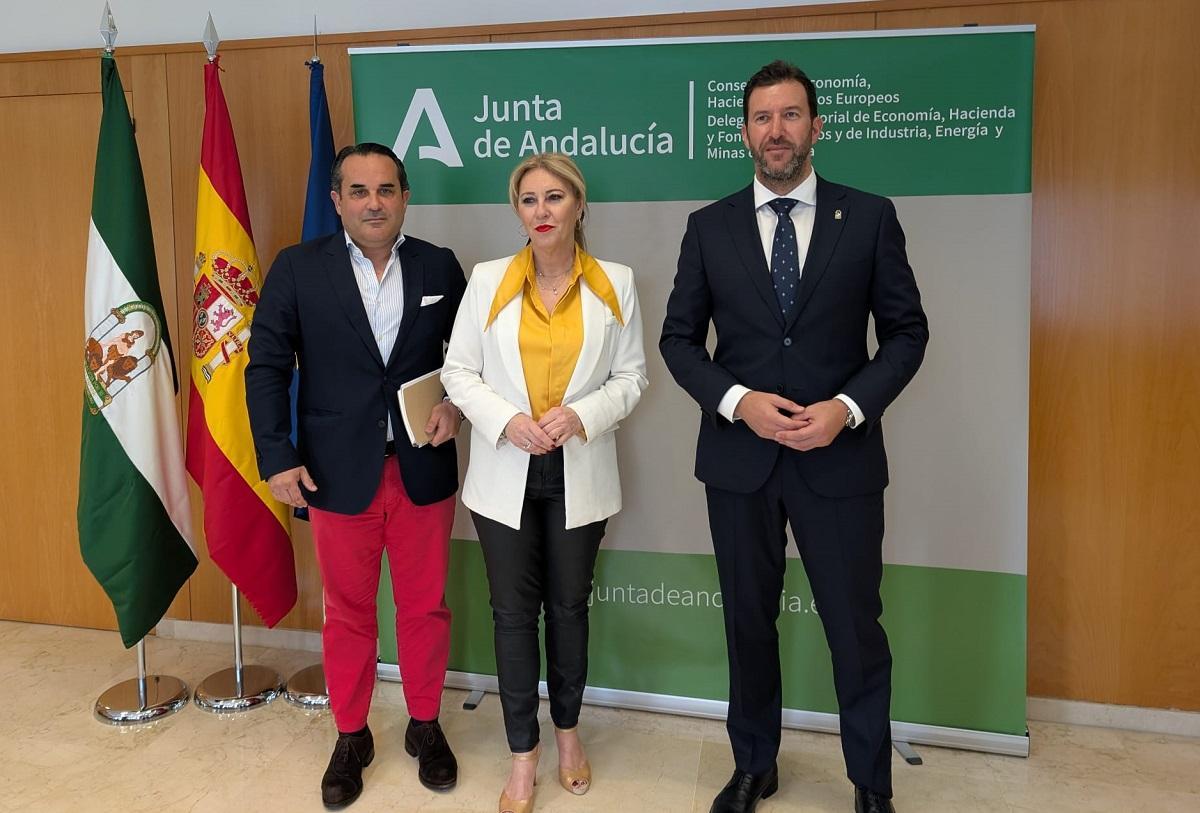 Javier Romero, Carolina España y Antonio García Acedo , en la presentación del proyecto de las fábricas de Hygreen y Sermatec en Humilladero.