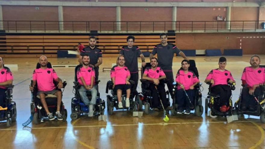 Los integrantes del Levante Masclets se entrenan cada domingo en el Pabellón Universitario de València.